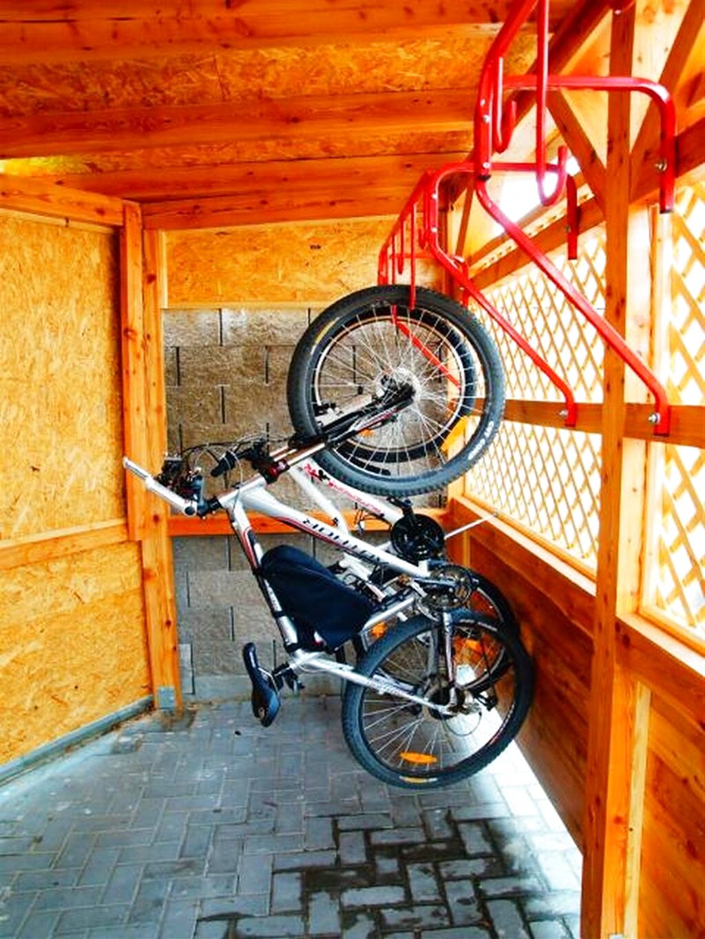 Bezpečná, krytá úschovna kol pro cyklisty